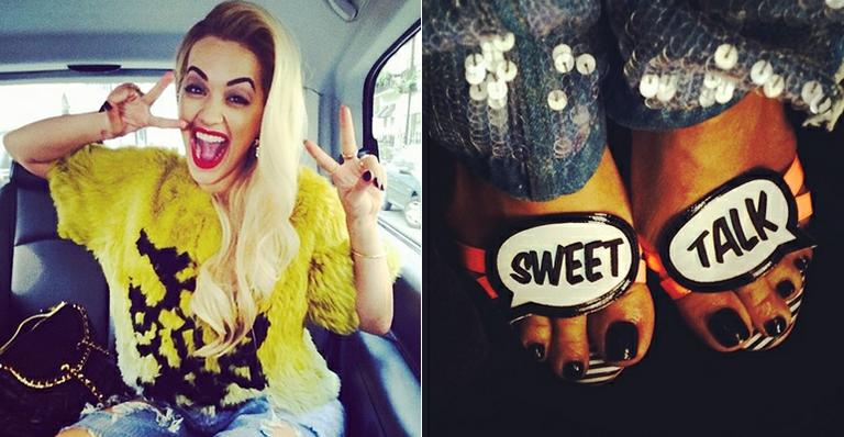 Dos pés a cabeça: Rita Ora exibe com look de personalidade durante entrevista