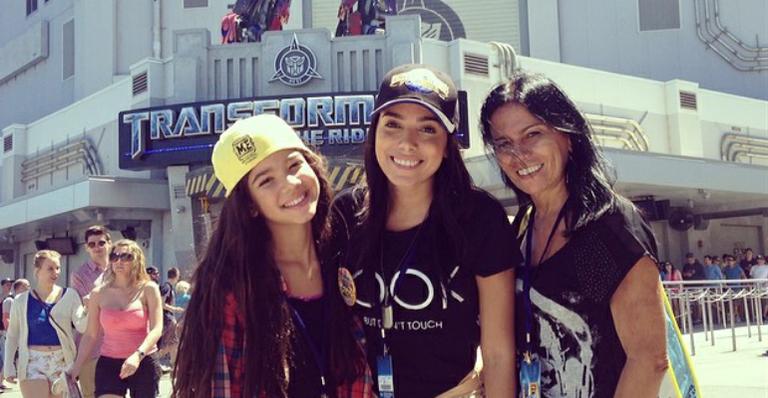 Anitta comemora aniversário com a mãe nos Estados Unidos