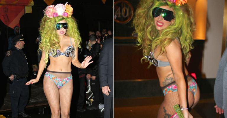 Com look carnavalesco, Lady Gaga exibe bumbum nas ruas de Nova York