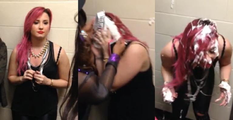 Demi Lovato leva torta na cara em backstage de show. Assista ao vídeo!