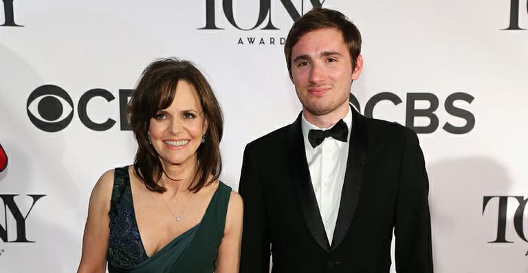 Em carta aberta, Sally Field defende filho gay e critica organizações homofóbicas
