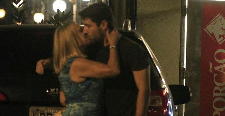 Susana Vieira e Sandro Pedroso não voltaram: ‘Eles dão selinho de amigo’