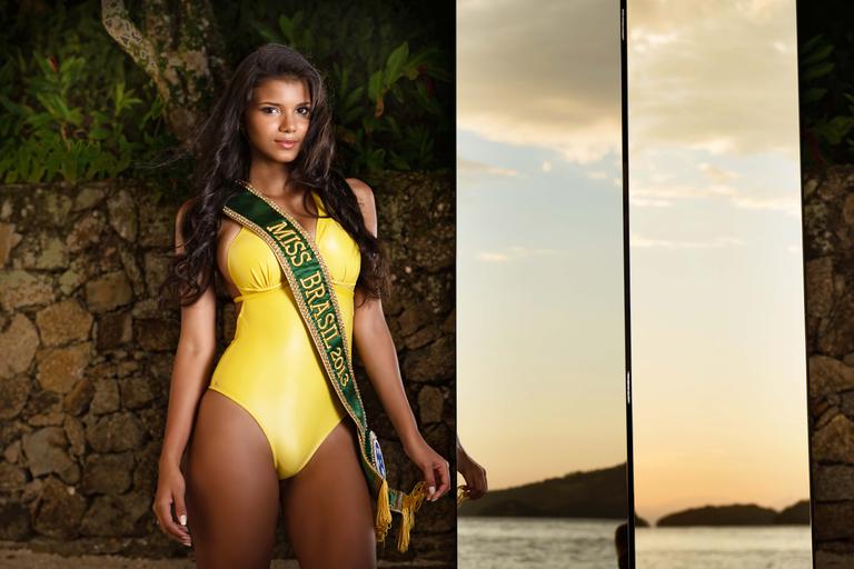 Miss Jakelyne Oliveira nega qualquer envolvimento com Kaká: “Eu namoro”