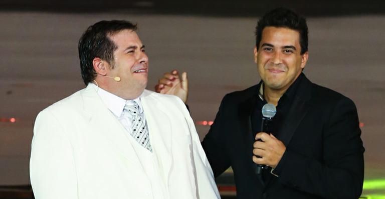Leandro Hassum pede guarda-roupa de André Marques e diz que apresentador ‘traiu os gordos’