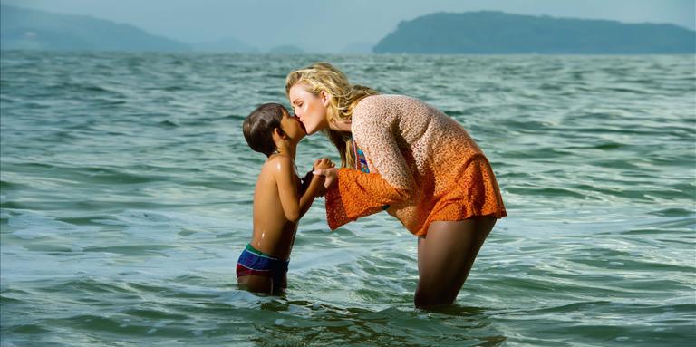 Nanda Ziegler mostra seu lado mãe na Ilha de CARAS