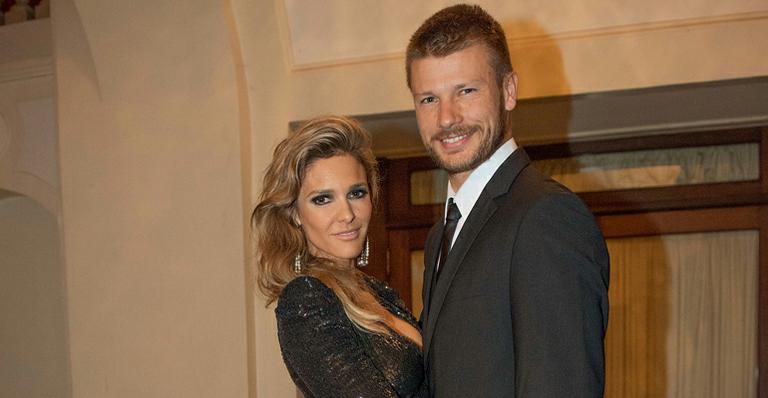 Rodrigo Hilbert lembra início do namoro com Fernanda Lima e posta foto antiga