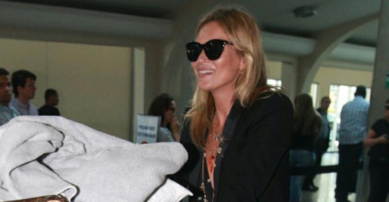 Kate Moss chega em São Paulo para evento de gala