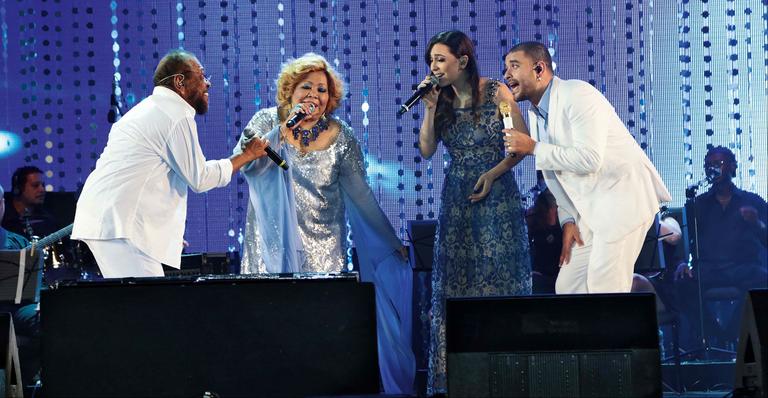 Sambistas fazem show no Rio em comemoração aos 100 anos do gênero musical