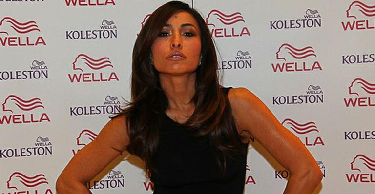 Sabrina Sato muda o visual e está morena