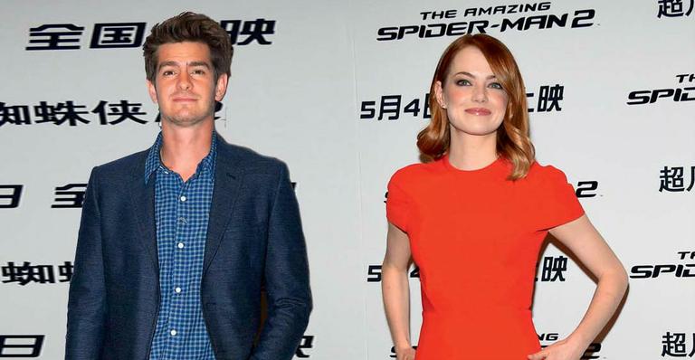 Juntos nas telas e fora delas, Andrew Garfield e Emma Stone foram a Pequim