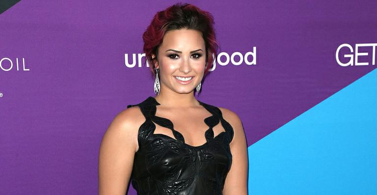 Site divulga suposta fotos íntimas de Demi Lovato com o namorado
