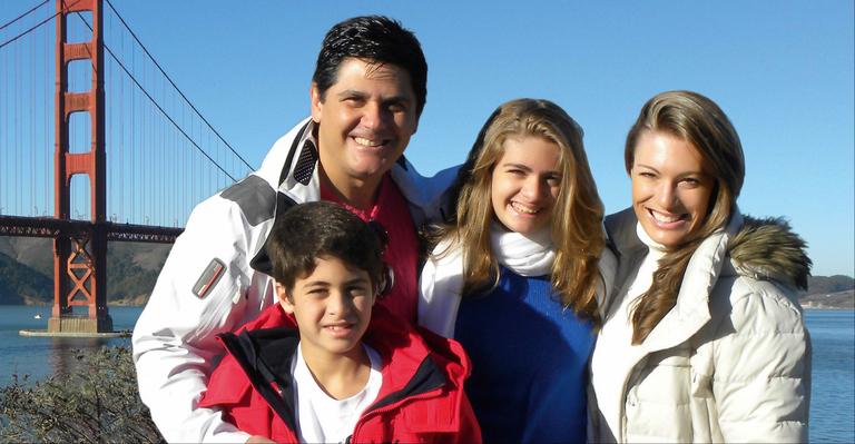 Cesar Filho faz viagem para os EUA com sua Elaine e seus filhos, Luigi e Luma