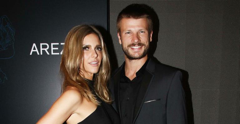 Fernanda Lima e Rodrigo Hilbert chamam atenção em festa de loja em São Paulo