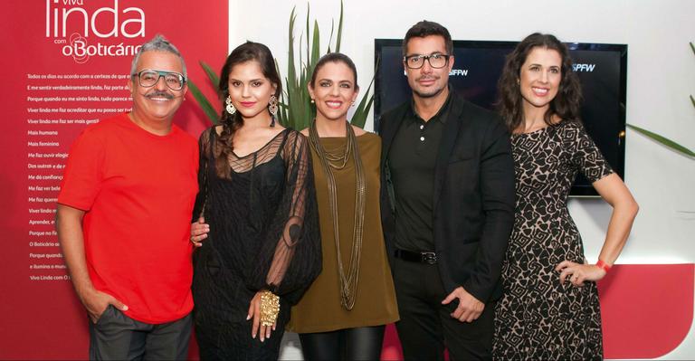 Famosas se encontram em espaço dedicado à beleza durante 37ª edição do SPFW