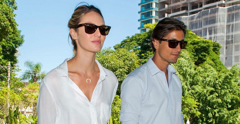 Candice Swanepoel confere imóvel que comprou em São Paulo ao lado do namorado