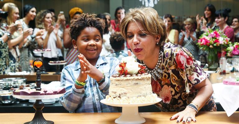Astrid Fontenelle comemora aniversário ao lado do herdeiro, Gabriel, e amigas