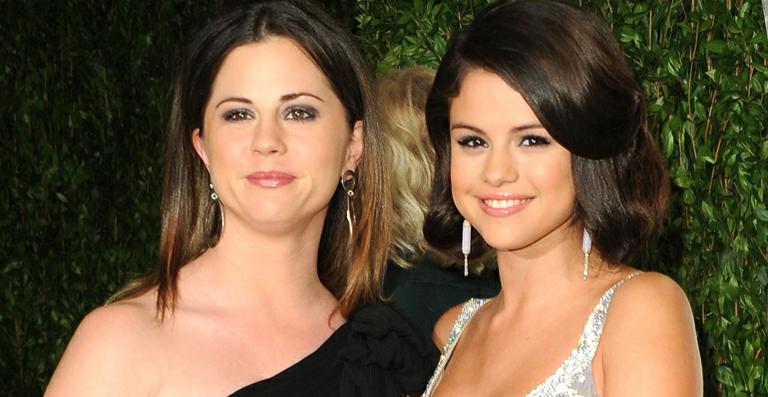Mãe de Selena Gomez soube pela imprensa que foi demitida pela filha