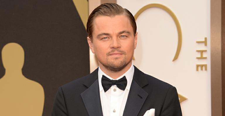 Em iate milionário, Leonardo DiCaprio chama atenção na praia de Búzios