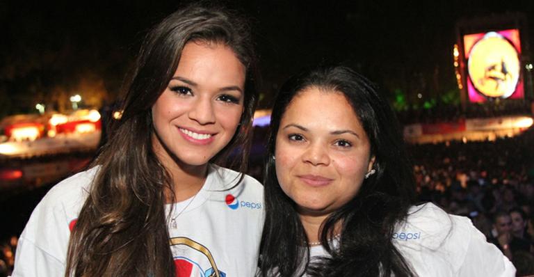 “Não me indisporia com a minha mãe por causa de um relacionamento”, revela Bruna Marquezine
