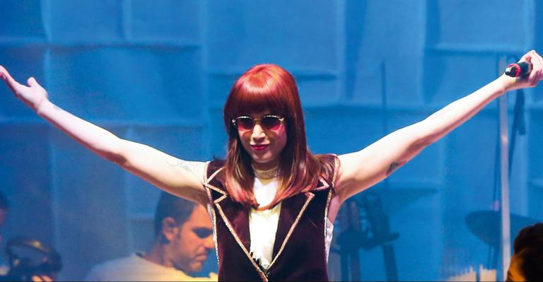 Mel Lisboa arrasou na estreia do musical Rita Lee Mora ao Lado em São Paulo
