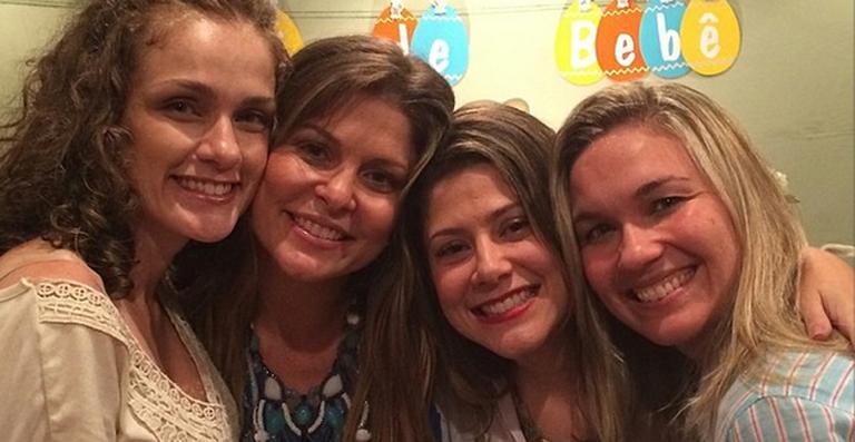 Ex-Paquitas se reúnem no chá de bebê de Bárbara Borges