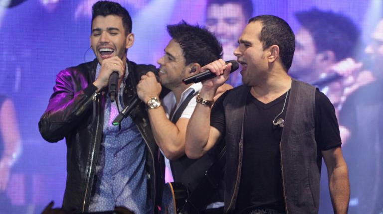Gusttavo Lima divide o palco com Zezé Di Camargo e Luciano