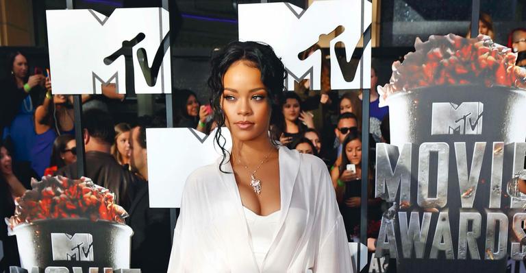 Rihanna foi um dos destaques durante a premiação do MTV Movie Awards em L.A.