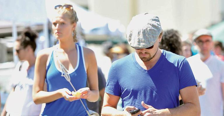 Leonardo DiCaprio e Toni Garrn foram juntos às compras em Beverly Hills