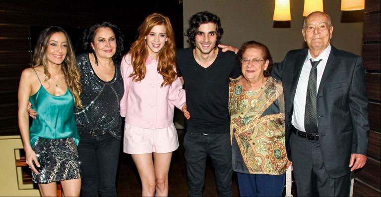 Cantor Fiuk conquista a família da eleita, Sophia Abrahão