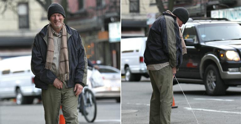 Richard Gere é fotografado fazendo xixi na rua, em Nova York