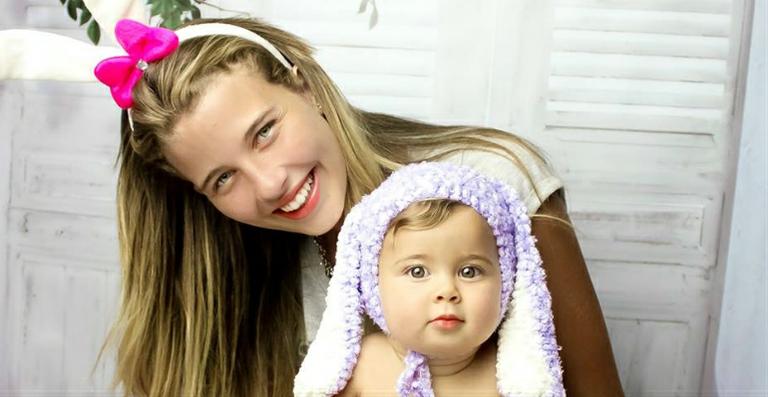 Debby Lagranha faz ensaio de Páscoa com a filha, Maria Eduarda