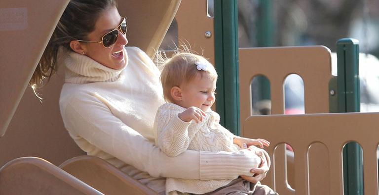 Gisele Bündchen curte domingo de Páscoa com a família