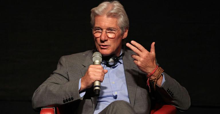 Richard Gere namora em segredo com Padma Lakshmi