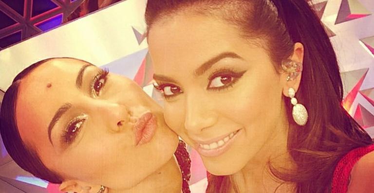 Sem Ivete Sangalo, Sabrina Sato grava programa de estreia na Record com Anitta