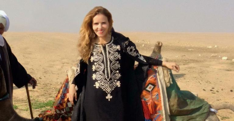 Após o sucesso em Amor à Vida, Leona Cavalli faz viagem turística ao Egito