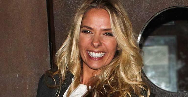 Adriane Galisteu tem início de pneumonia e é internada em SP