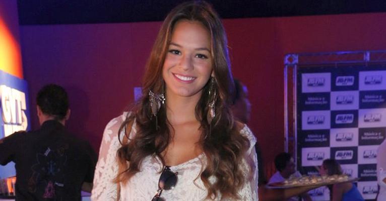 Bruna Marquezine revela que morre de medo de morar sozinha