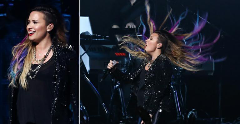 Com mechas no cabelo, Demi Lovato faz show em SP