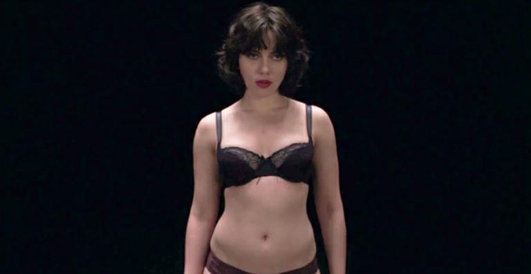 Scarlett Johansson faz nu frontal pela primeira vez no cinema: ‘Foi aterrorizante’