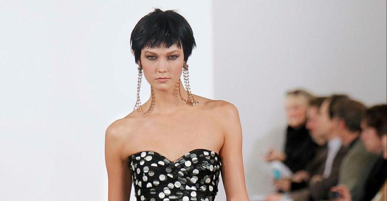Oscar de la Renta não é impermeável às tendências e se rendeu à moda boyish