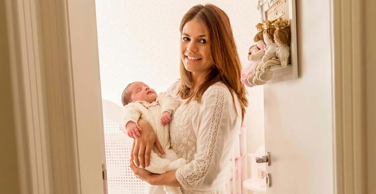 Nivea Stelmann posta foto da filha ao lado de bonecas