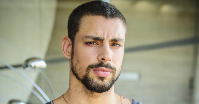 Cauã Reymond revela que o assédio feminino aumentou, o que ele adora