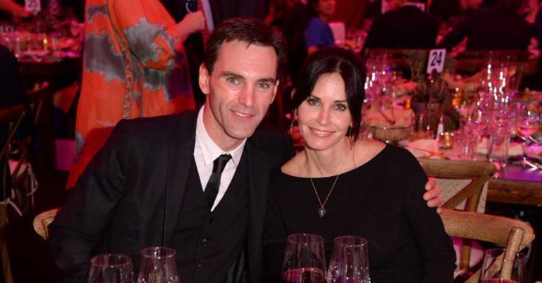 Courteney Cox, de Friends, estaria noiva do namorado Johnny McDaid