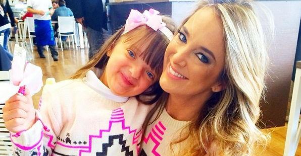 Ticiane Pinheiro e Rafaella Justus usam looks iguais. Veja foto
