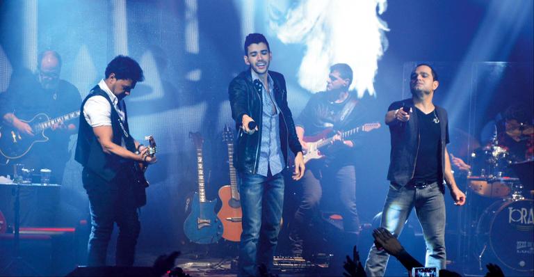 Gusttavo Lima faz participação especial em show de Zezé Di Camargo e Luciano