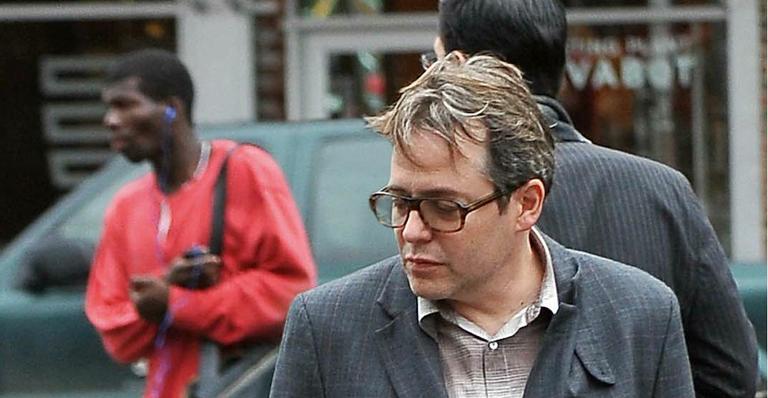 Matthew Broderick dedica tempo livre para levas filhas gêmeas para a escola