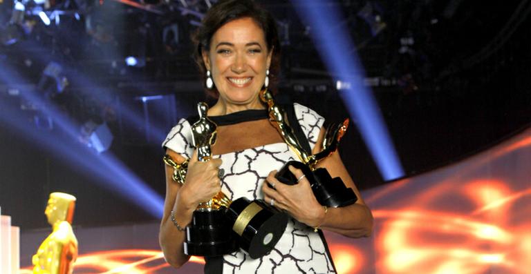 Silvio Santos elogia Lilia Cabral no Troféu Imprensa