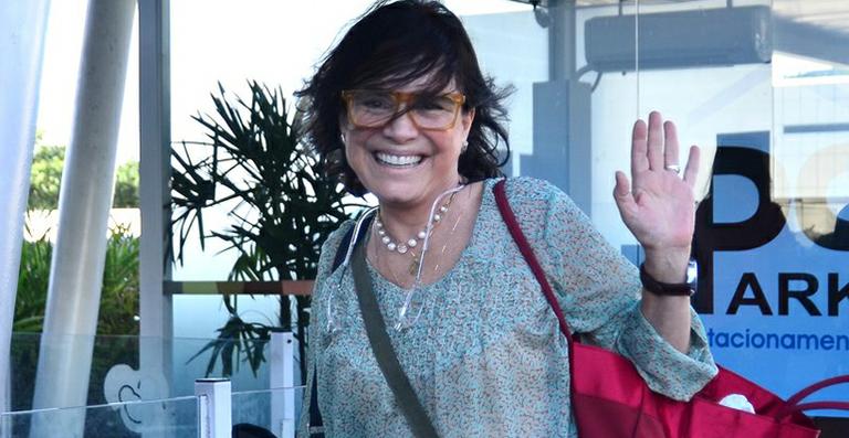 Regina Duarte passa a tarde com seus netos