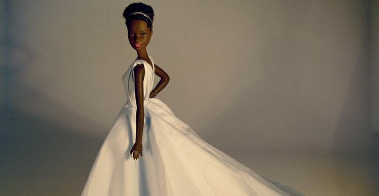Artista brasileiro cria boneca em homenagem a Lupita Nyong’o