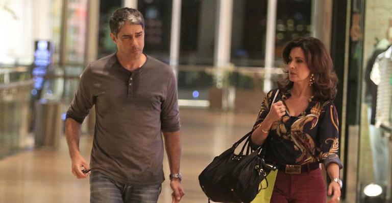 William Bonner acompanha Fátima Bernardes em dia de compras
